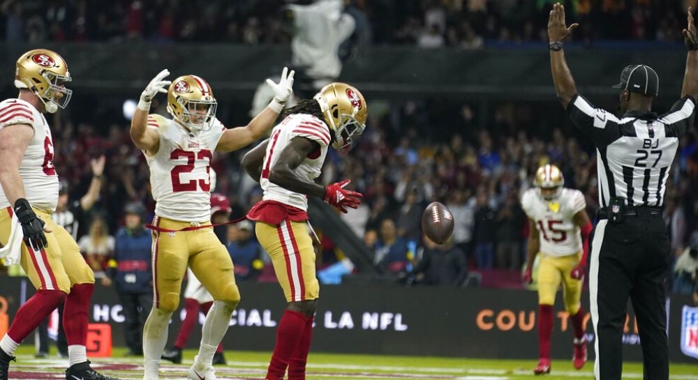 Jugadores de 49ers en festejo