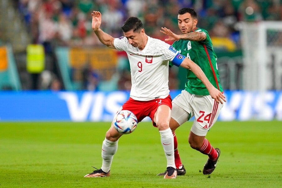 Robert Lewandowski jugando contra México