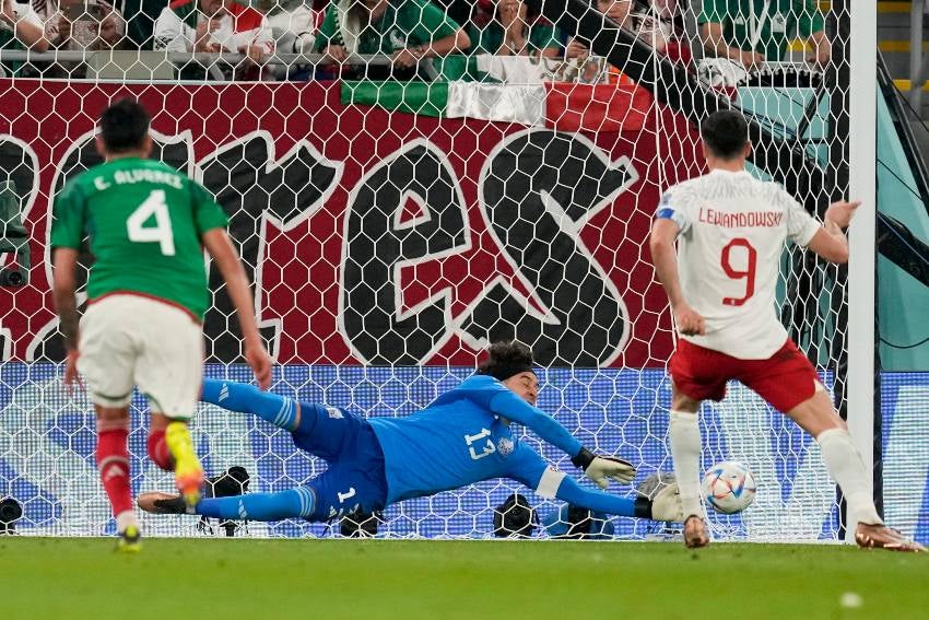 Lewandowski tras fallar su penalti vs México