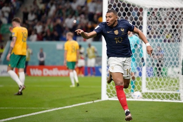 Kylian Mbappé celebra con Francia ante Australia en Qatar 2022