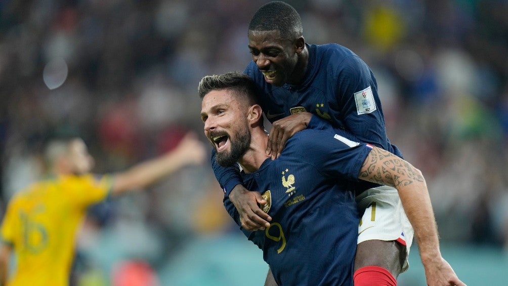 Olivier Giroud y Ousmane Dembélé celebran con Francia ante Australia en Qatar 2022