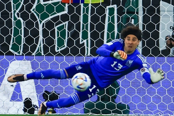 La atajada de Memo Ochoa 