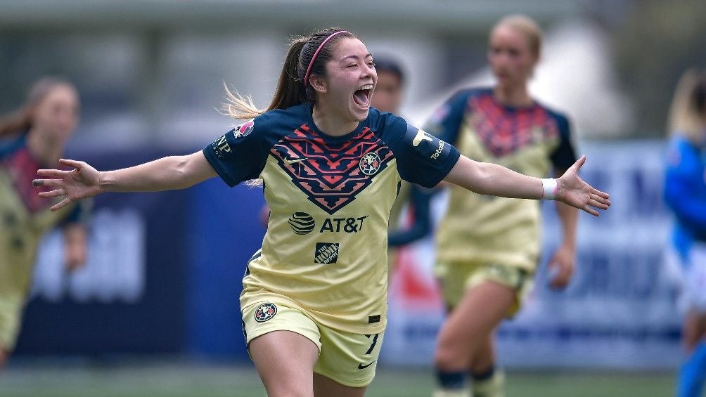 La delantera azulcrema festejó a lo grande la atajada de su compañero de equipo