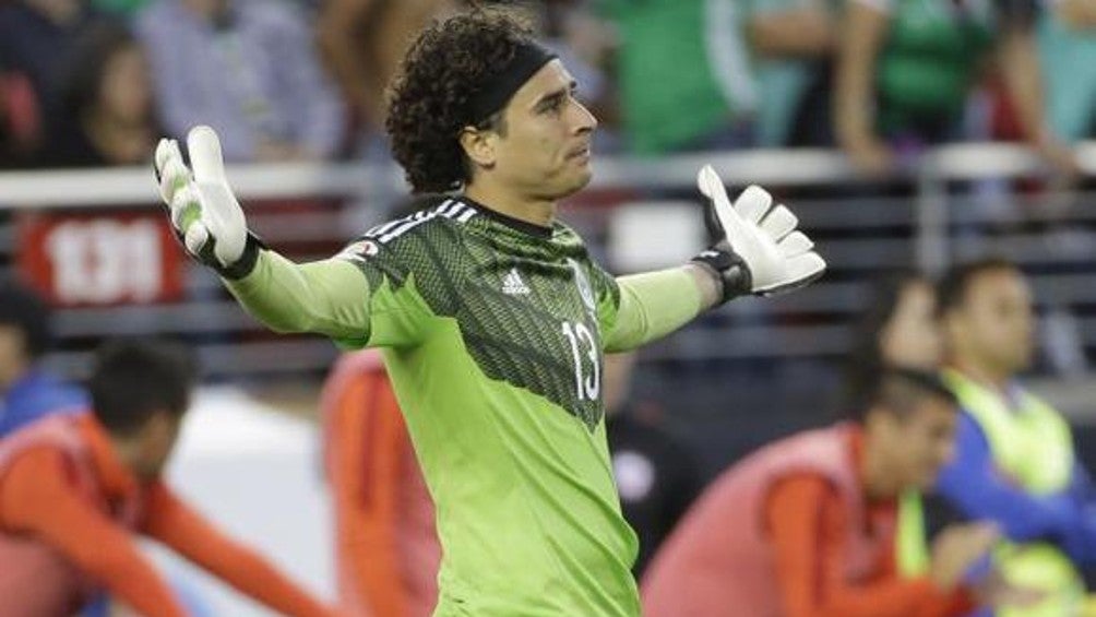 Memo Ochoa con el Tri