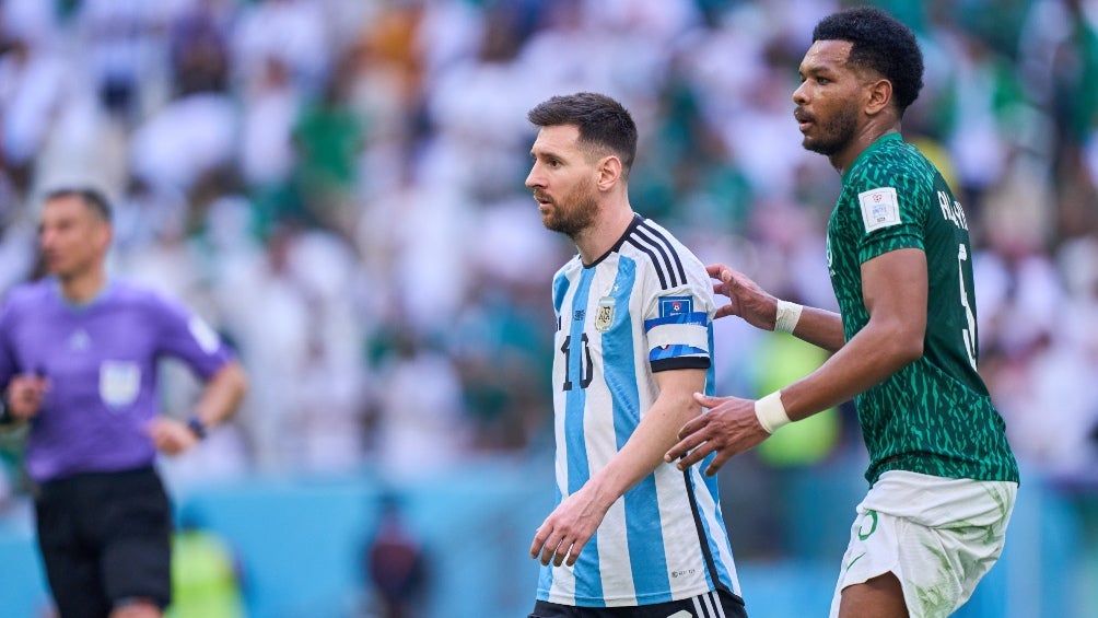 Messi y Albulayhi en el Argentina vs Arabia Saudita