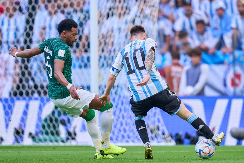 Messi y Albulayhi en el Argentina vs Arabia Saudita