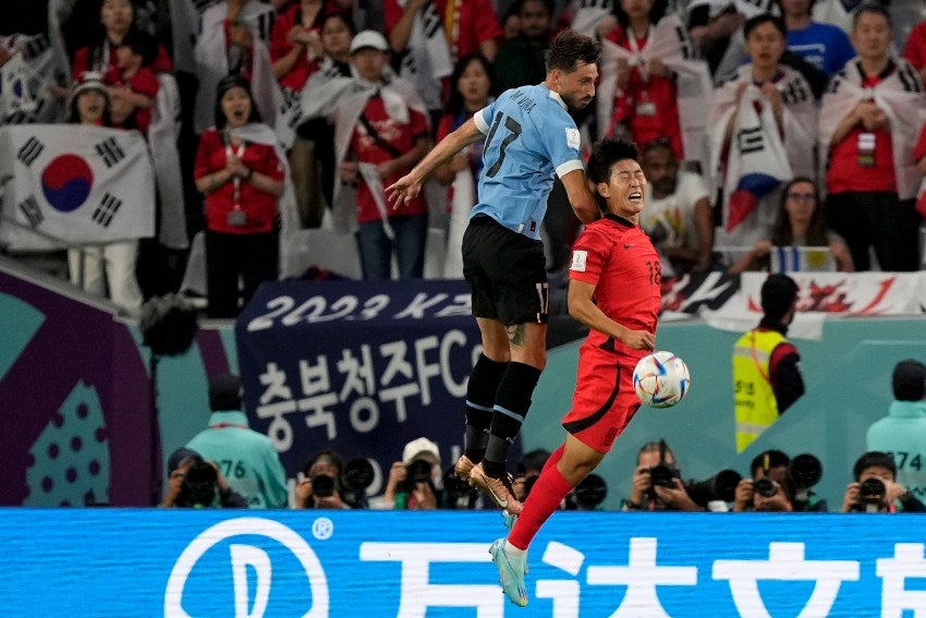 Matías Viña en el debut de Uruguay