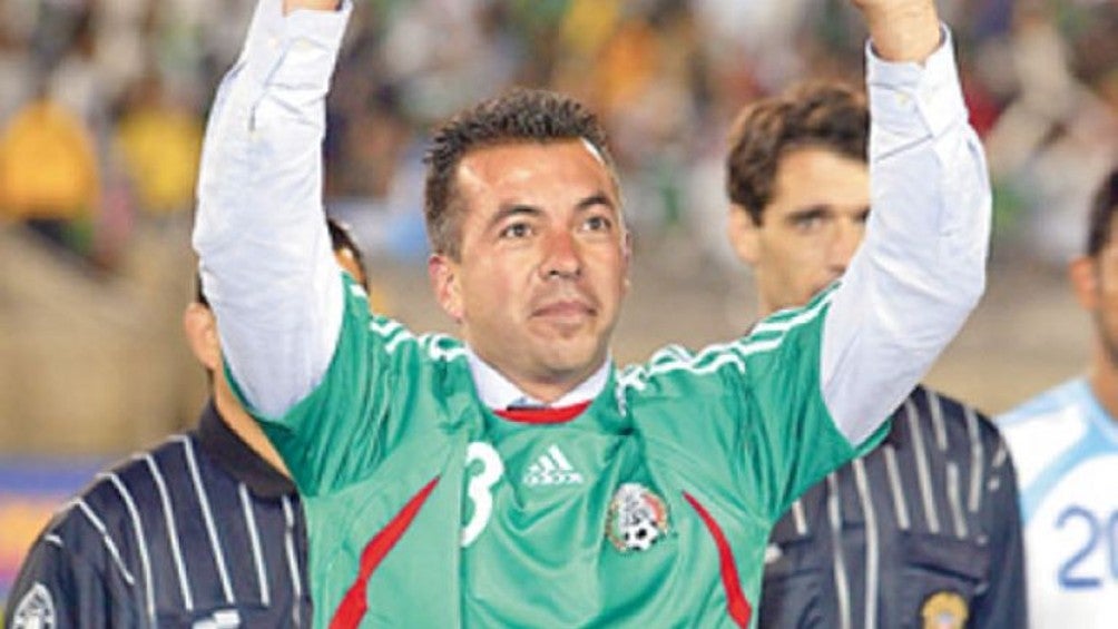 Ramírez Perales con la playera del Tri