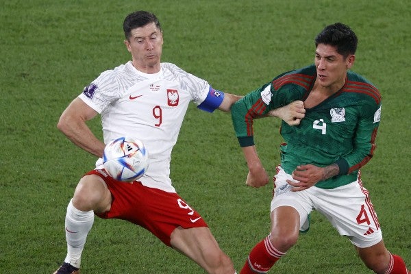 Robert Lewandowski de Polonia vs Edson Álvarez de México