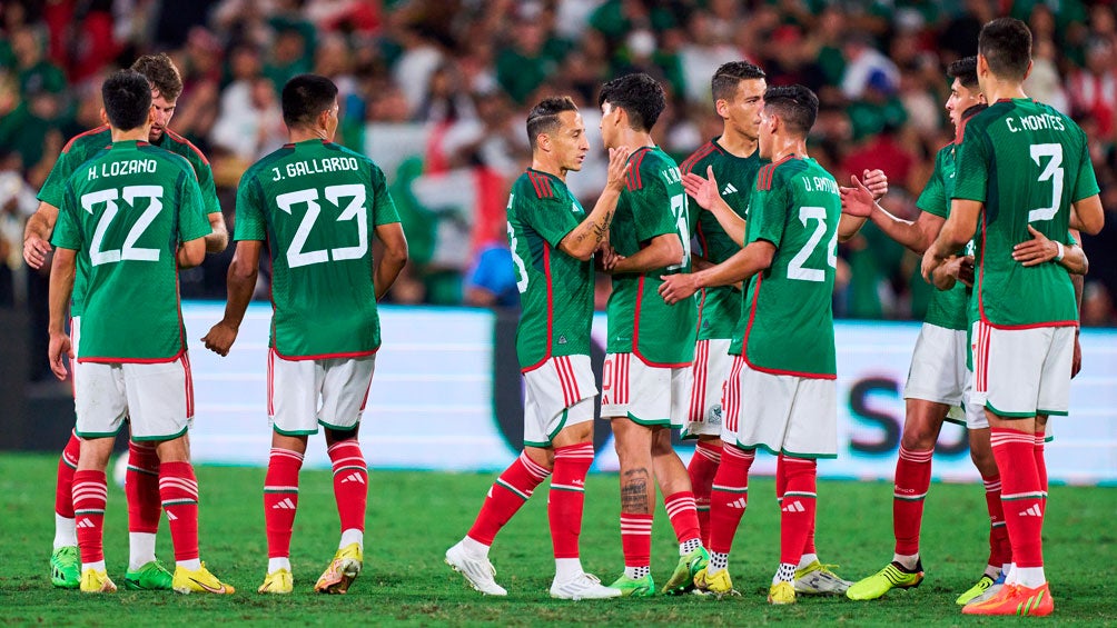 Jugadores del Tri en festejo en gol