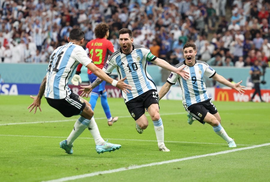 Messi celebrando el gol que le anotó a Guillermo Ochoa