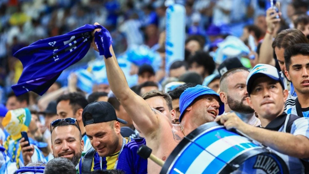 Aficionados argentinos en el Estadio Lusail