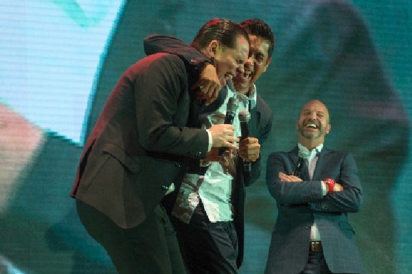 Martinoli junto a Campos y Luis García