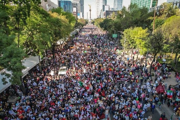 Marcha con Andrés Manuel López Obrador, presidente de México