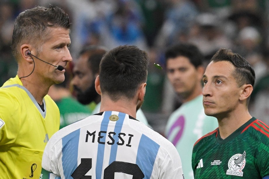 Andrés Guardado cambió la playera con Lionel Messi