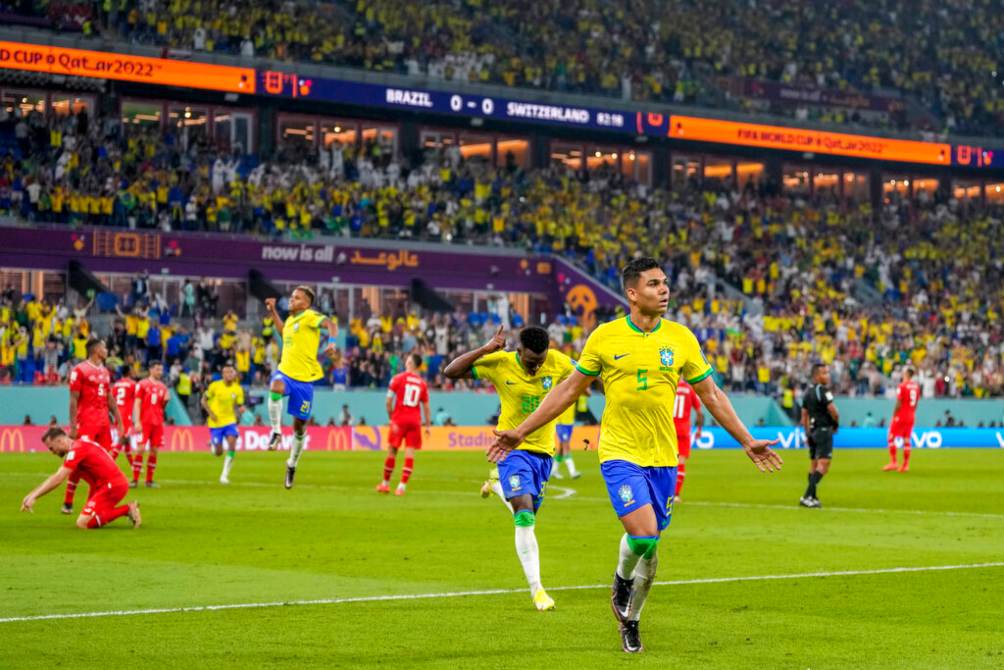 Casemiro festeja gol ante Suiza