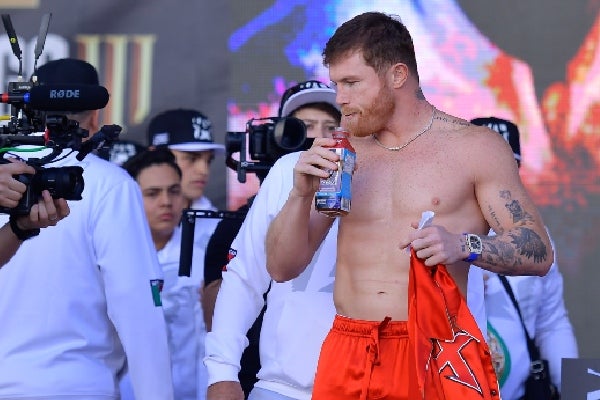 Canelo también se disculpó  