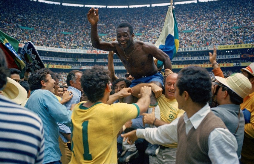 Pelé se encuentra internado por problemas de salud