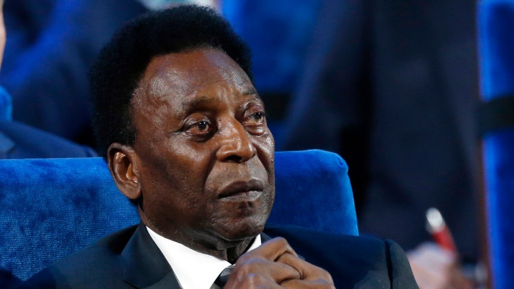 Pelé se encuentra internado por problemas de salud