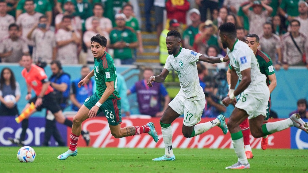 Kevin Álvarez durante un partido con México