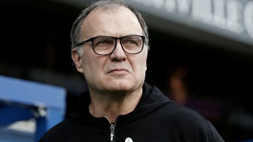 Bielsa dirigiendo en Inglaterra