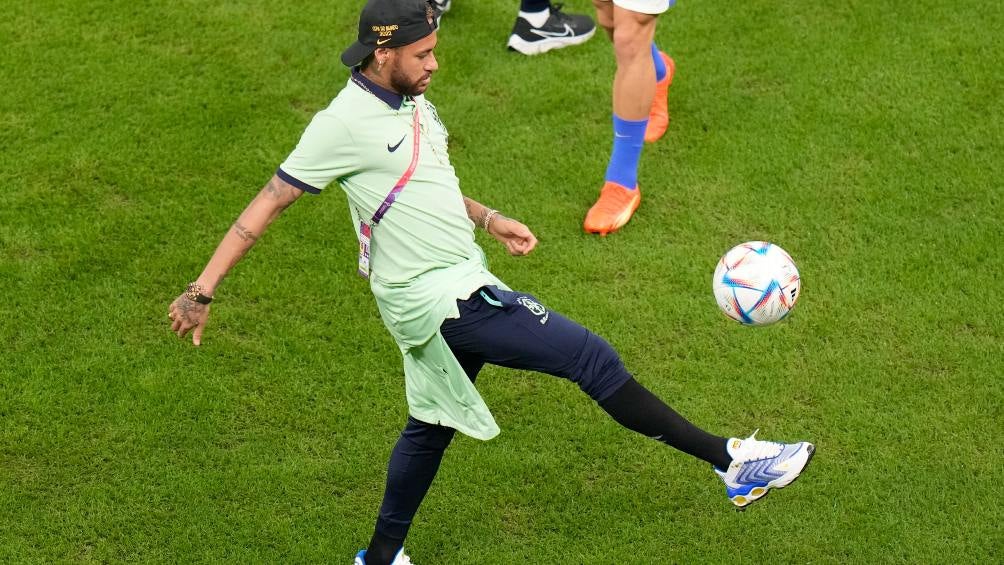 Neymar antes del partido del grupo G entre Camerún y Brasil