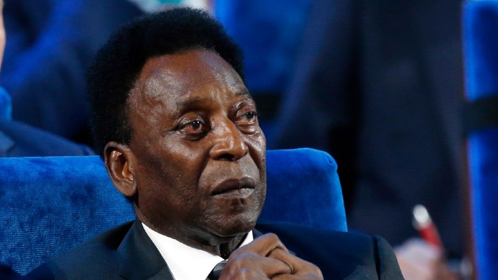 Pelé se mantiene estable, según boletín médico