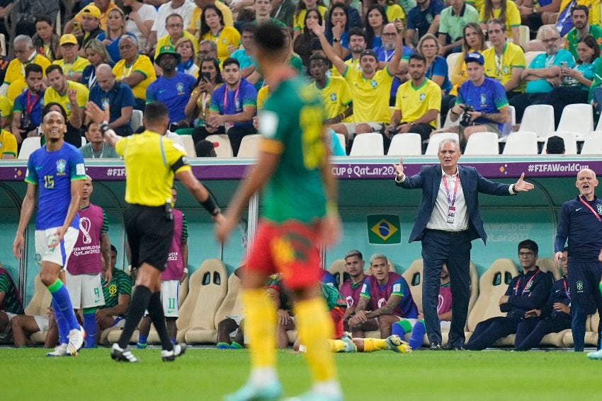 Tite en un partido de Brasil en Qatar 2022