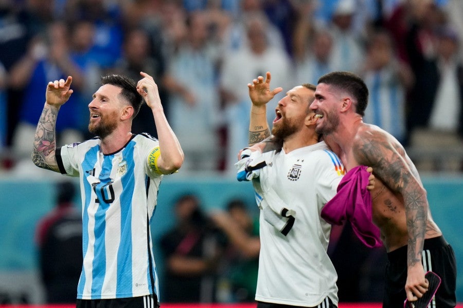 Messi celebrando su clasificación a Cuartos de Final