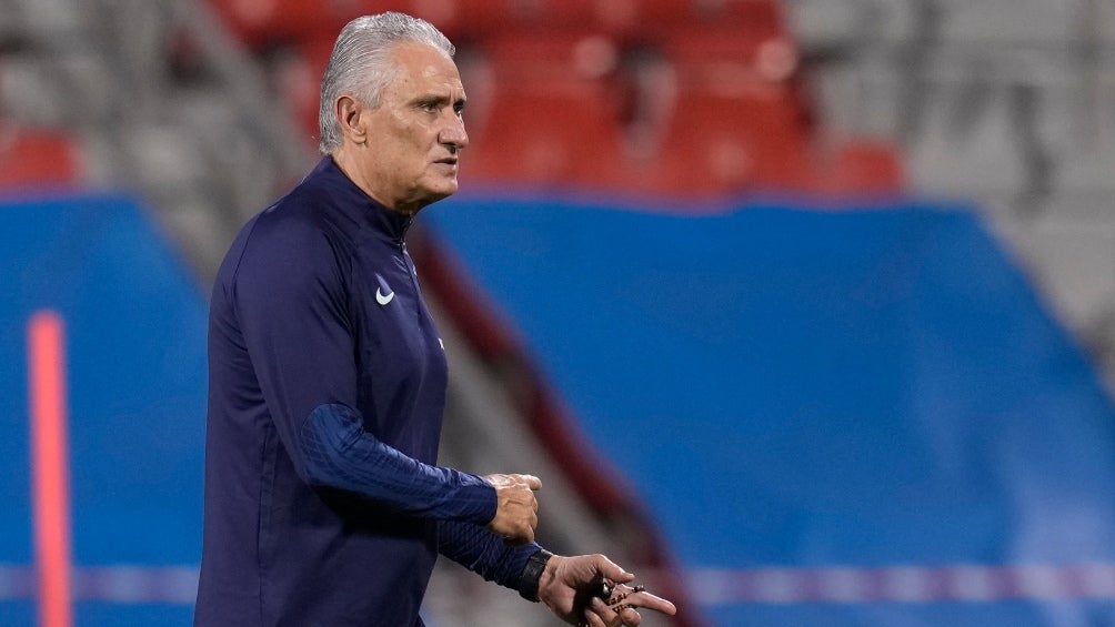 Tite en un entrenamiento de Brasil