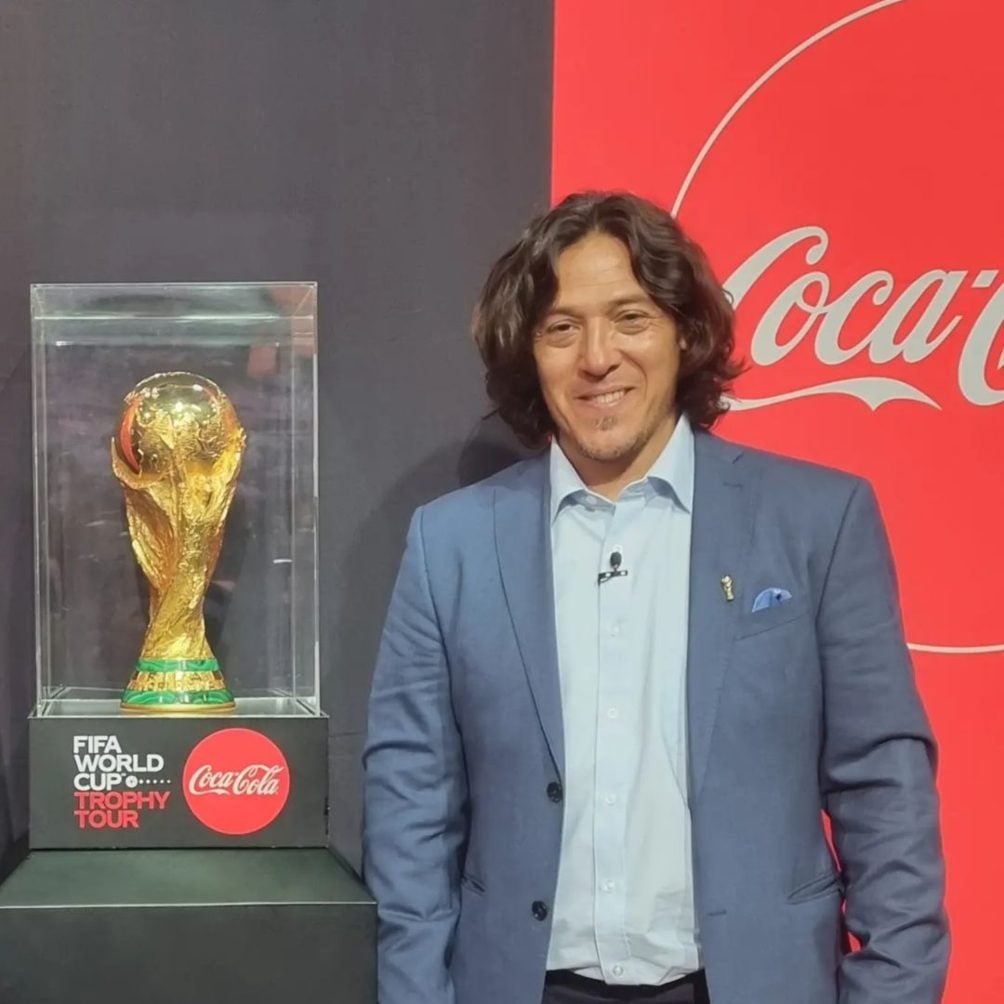 Mauro Camoranesi con el trofeo de la FIFA