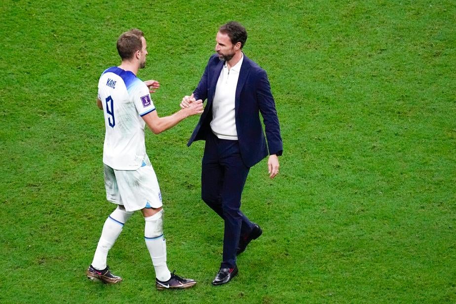 Harry Kane celebra con Gareth Southgate