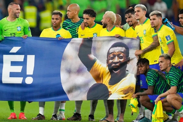 Dedicaron partido a Pelé 