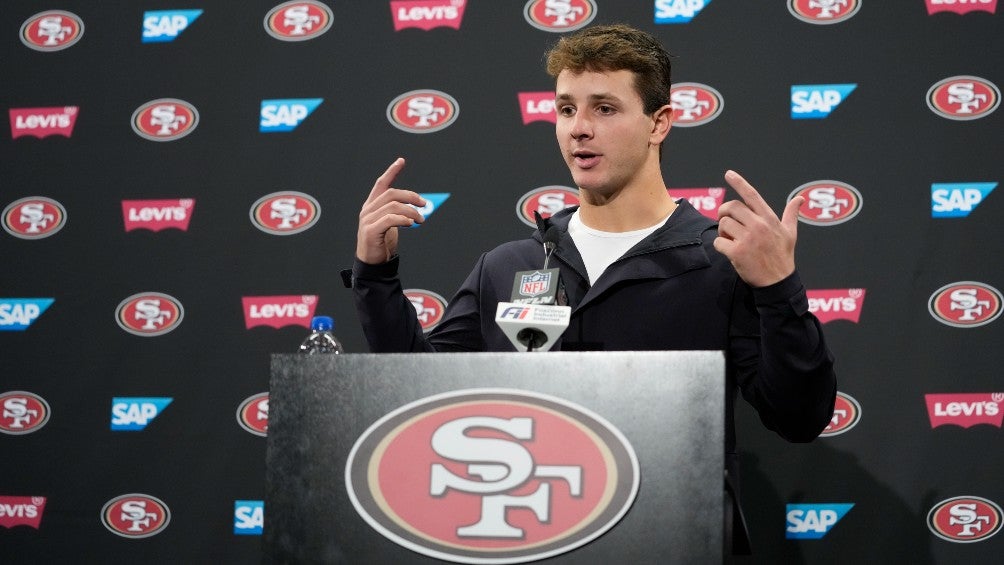 Brock Purdy en conferencia de prensa de 49ers