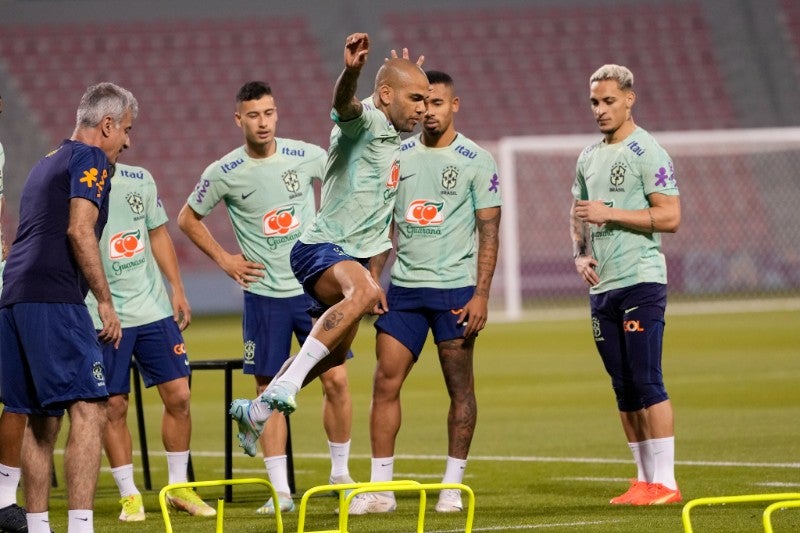 Dani Alves en entrenamiento con Brasil