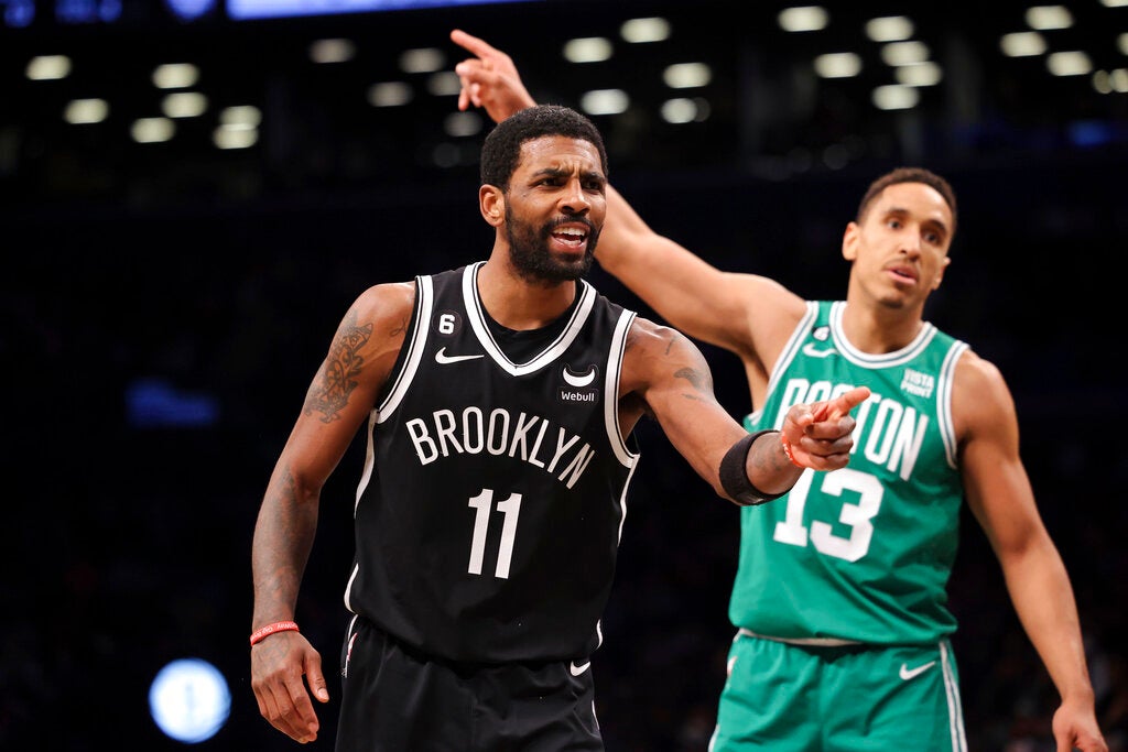 Kyrie Irving durante un partido con los Nets