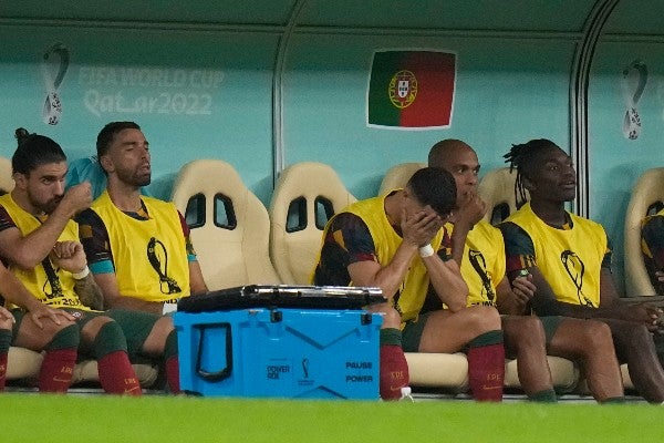 Cristiano Ronaldo en la banca de Portugal durante los OF vs Suiza en Qatar 2022