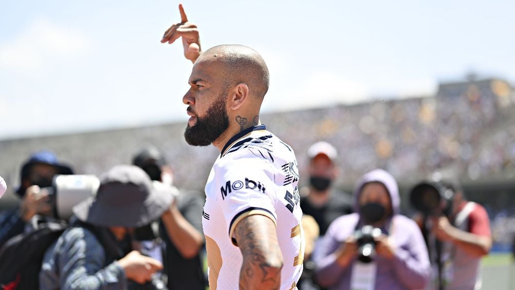 Dani Alves, futbolista de los Pumas de la UNAM