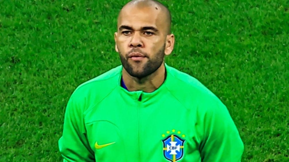 Dani Alves, durante el juego entre Camerún y Brasil