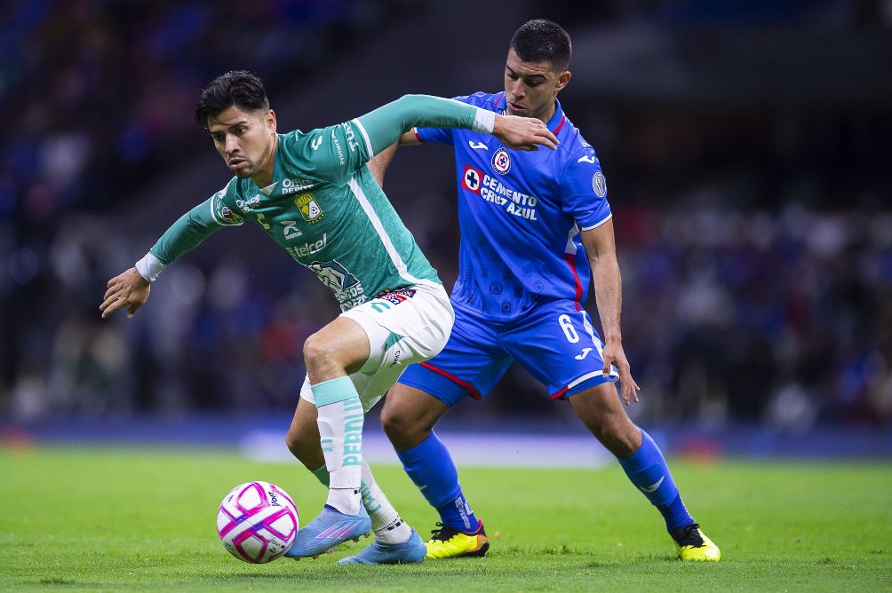 Erik Lira en juego de Cruz Azul vs León