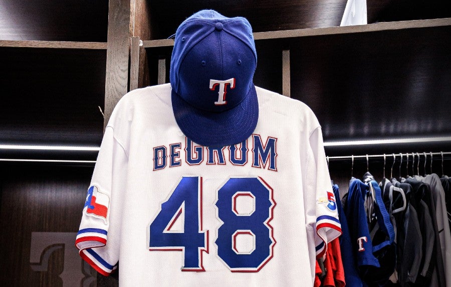 La nueva franela de DeGrom con Texas