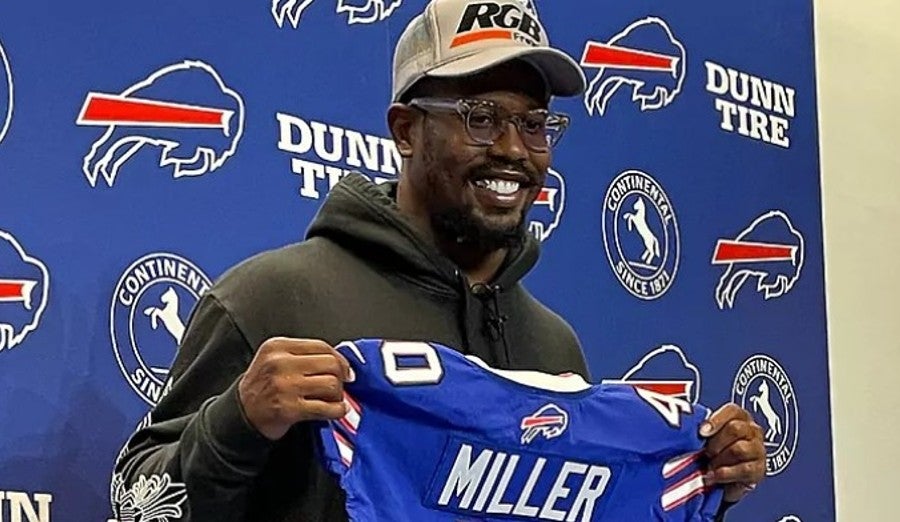 Miller en su presentación con los Bills