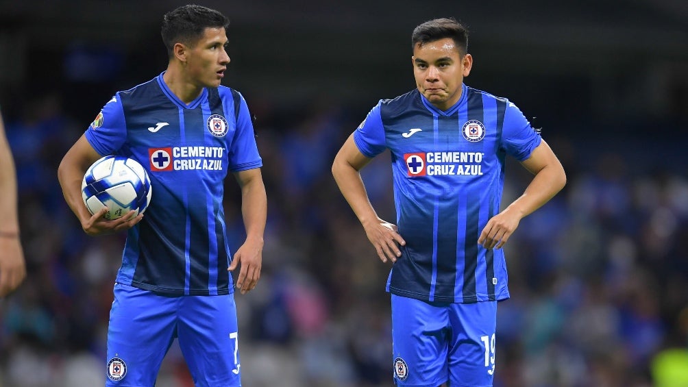 Antuna y Rodríguez en un partido de Cruz Azul