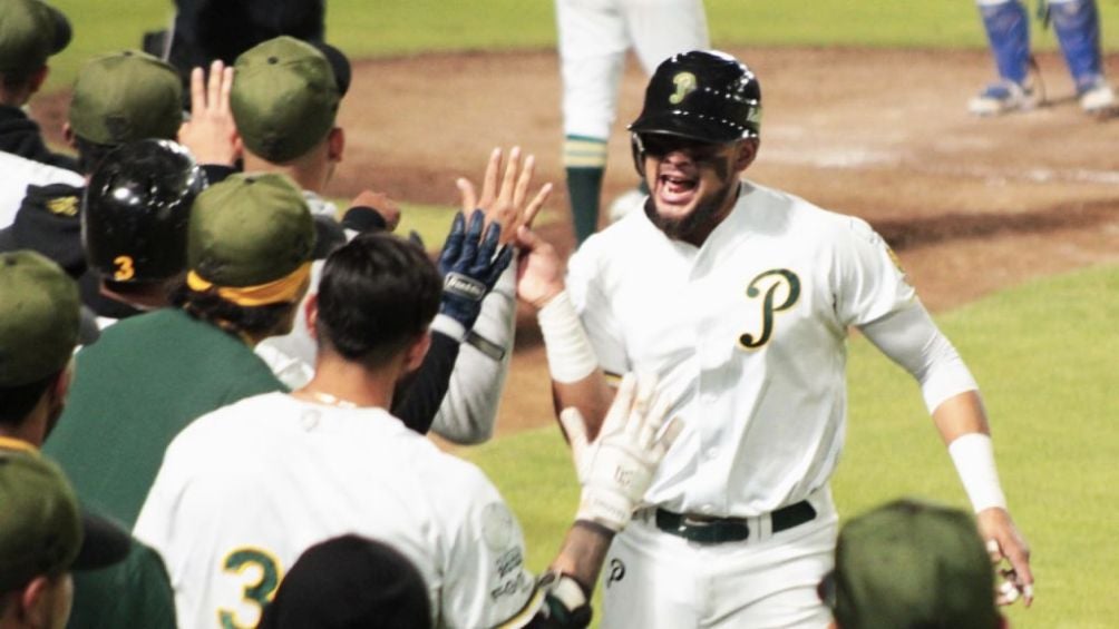 Los Pericos celebran una carrera