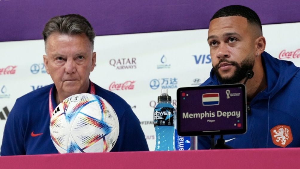 Van Gaal y Memphis en conferencia