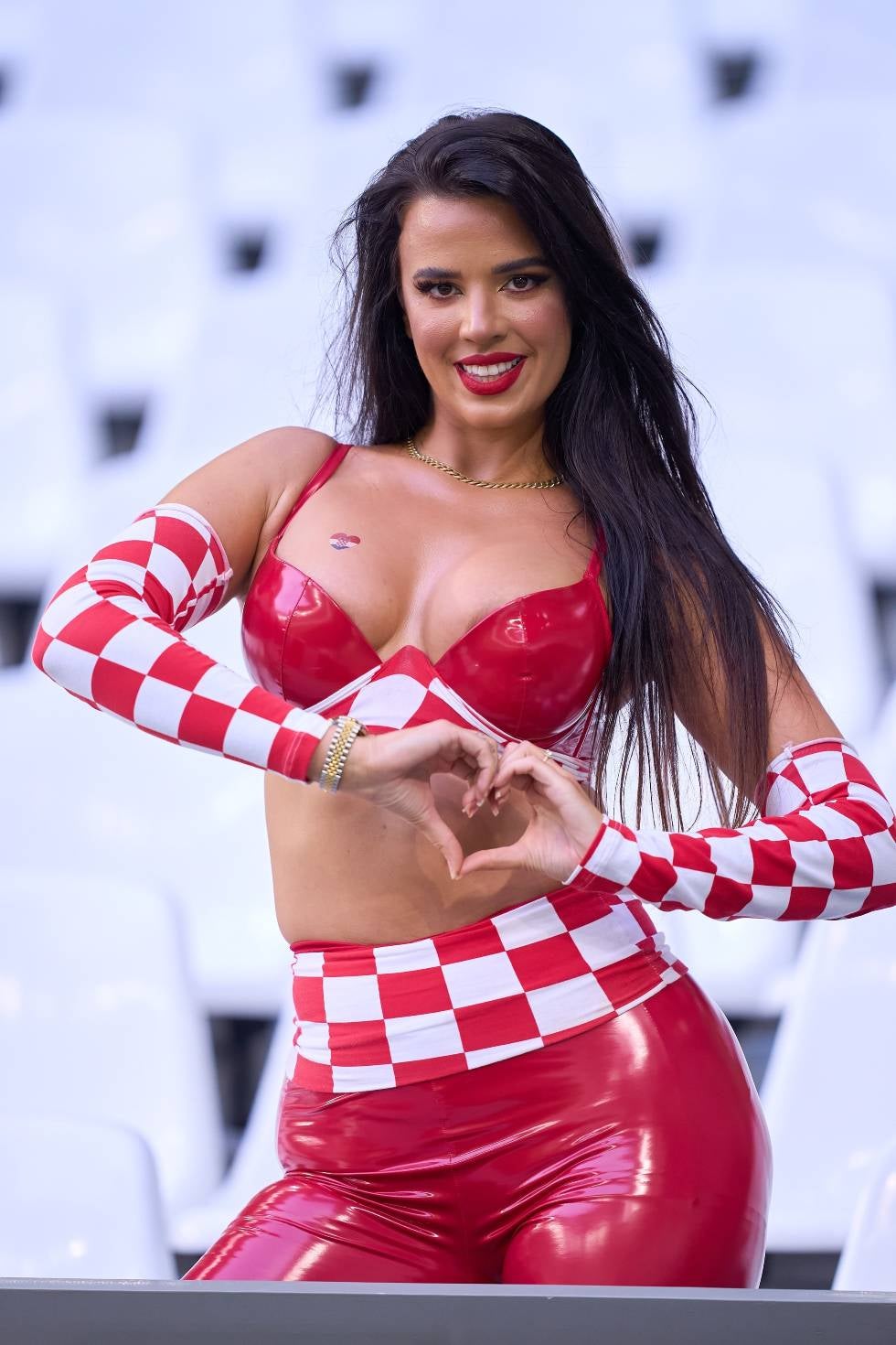 Ivana Knöll sorprendió con su outfit en el Brasil vs Croacia