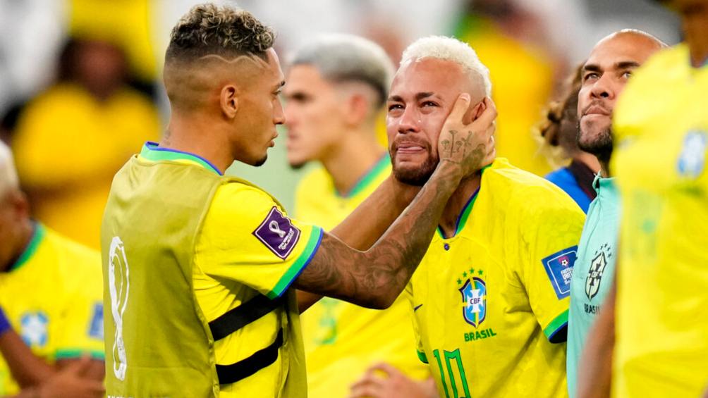 Neymar llora tras la eliminación de Brasil