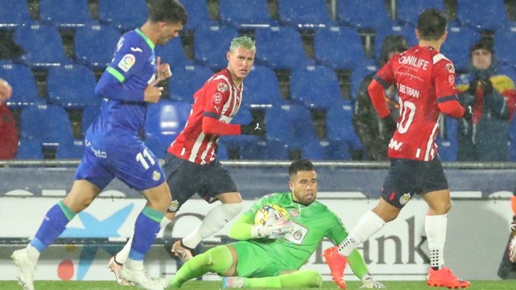 Chivas imita a Japón en Qatar y deja limpio vestidor de Getafe