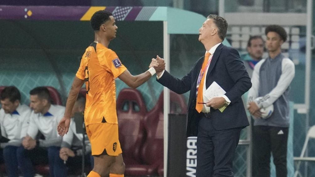 Louis Van Gaal con Gakpo