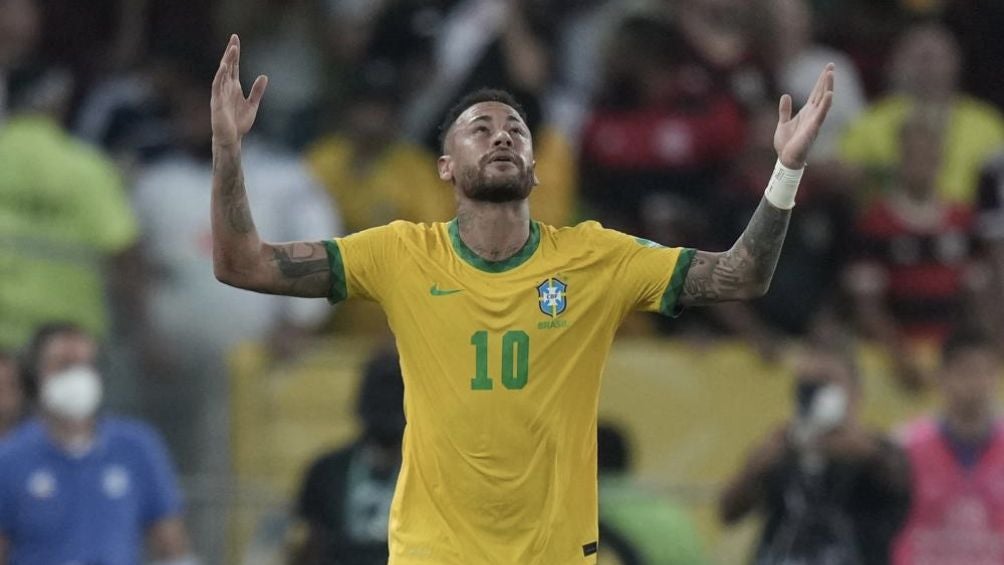 Ney celebra gol con Brasil